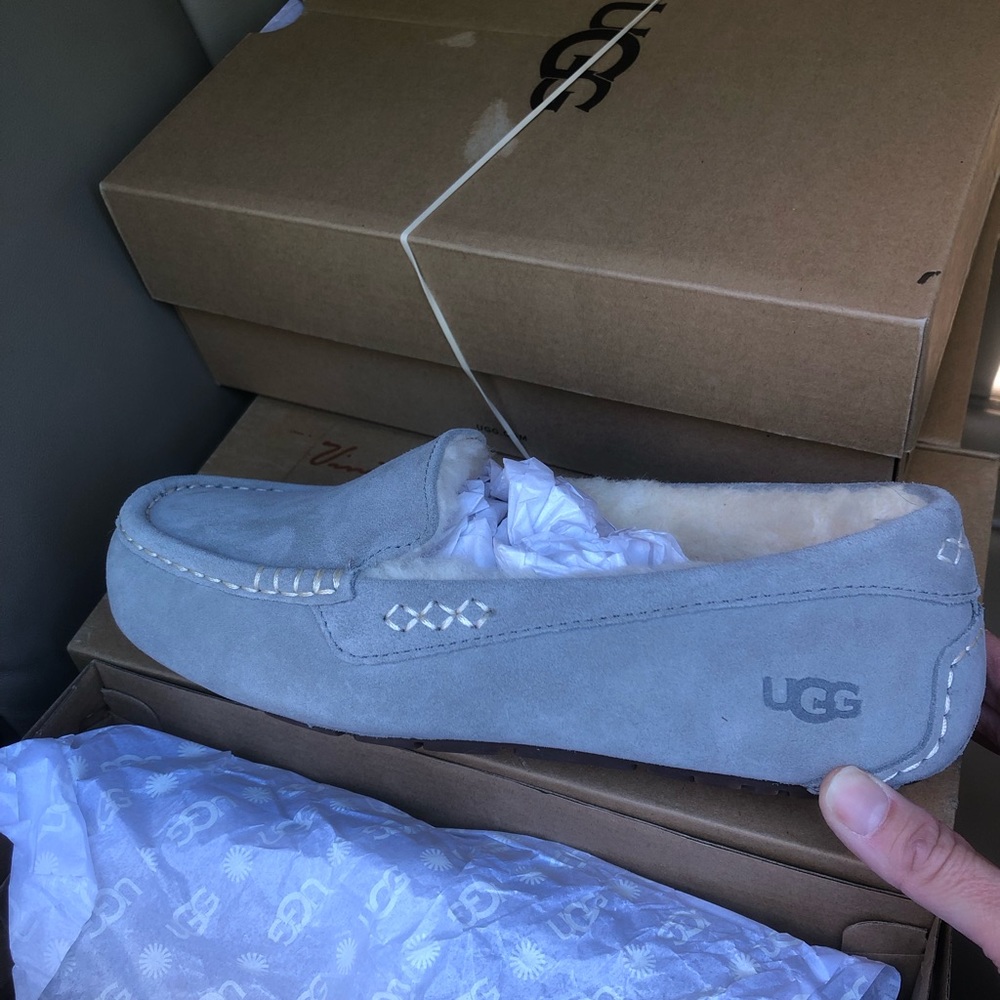 Woman’s Ugg Ansley slippers sz 8!